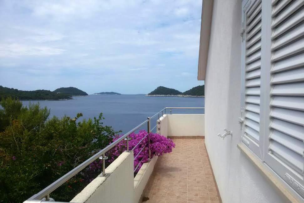 Apartments By The Sea Ubli, Lastovo - 8354 Экстерьер фото